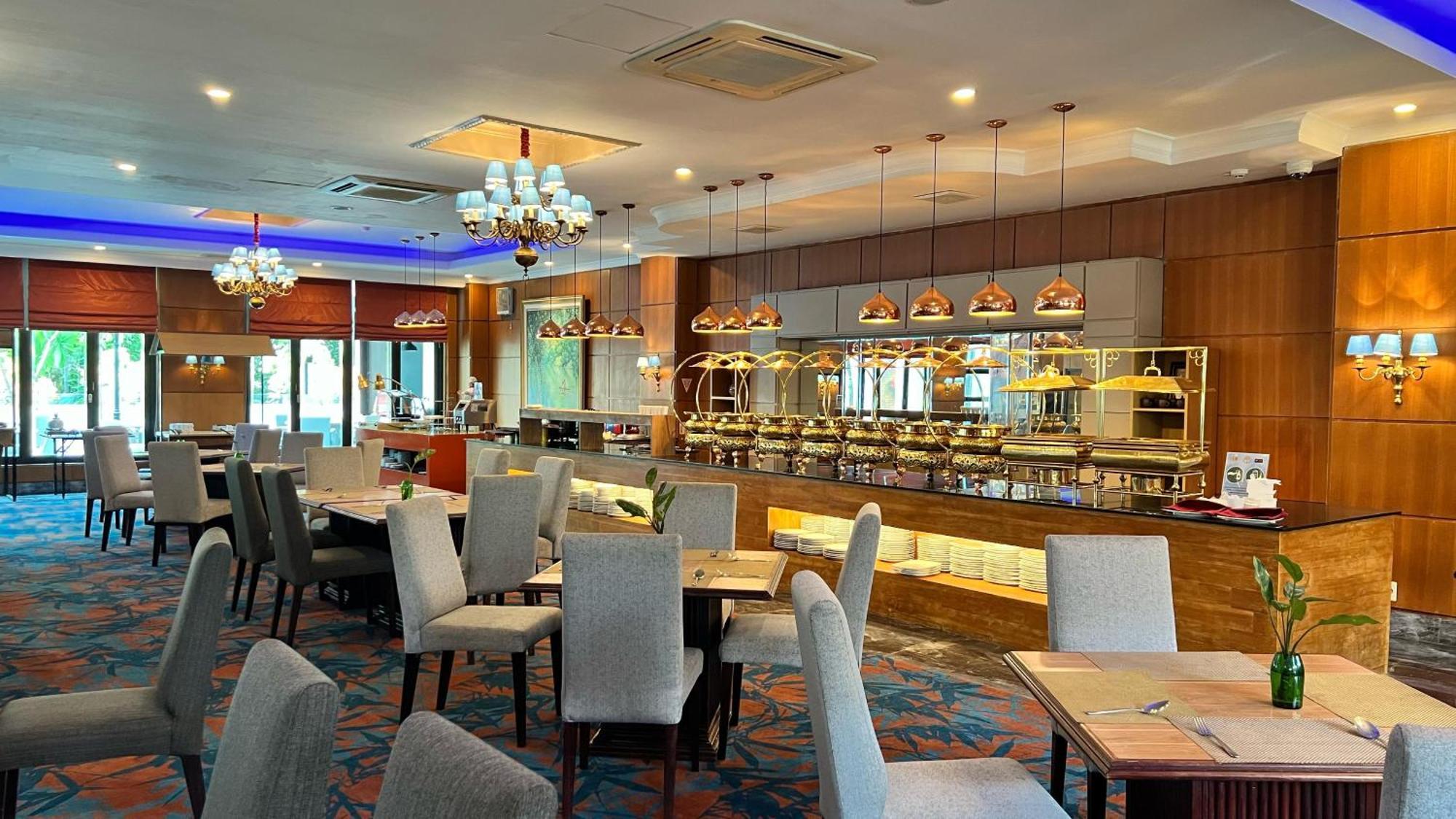 Hotel Bumi Senyiur Самаринда Экстерьер фото