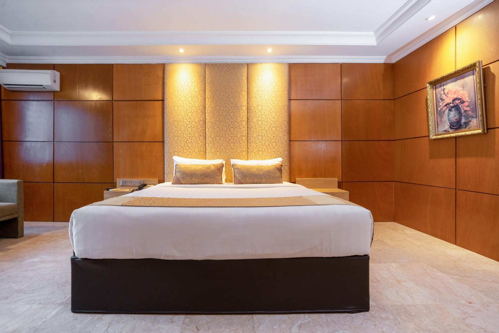 Hotel Bumi Senyiur Самаринда Экстерьер фото